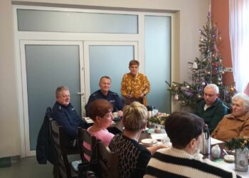 Seniorzy spotkali się z policjantami