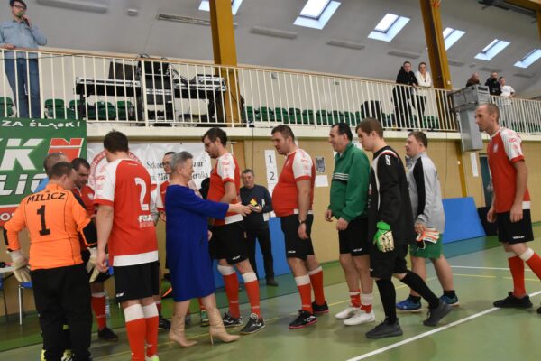 O puchar i w szczytnym celu