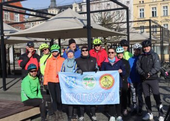Miłośnicy rowerów na trasie