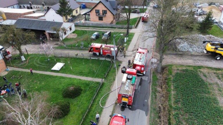 Pożar poddasza w budynku gospodarczym