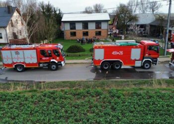 Pożar poddasza w budynku gospodarczym