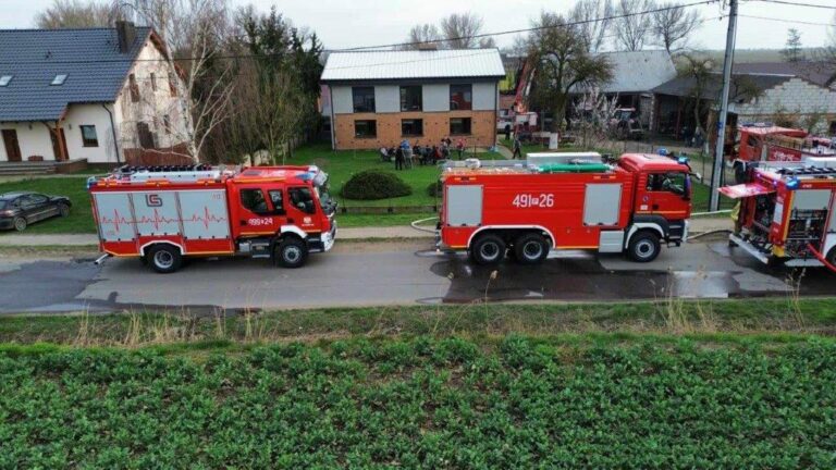 Pożar poddasza w budynku gospodarczym