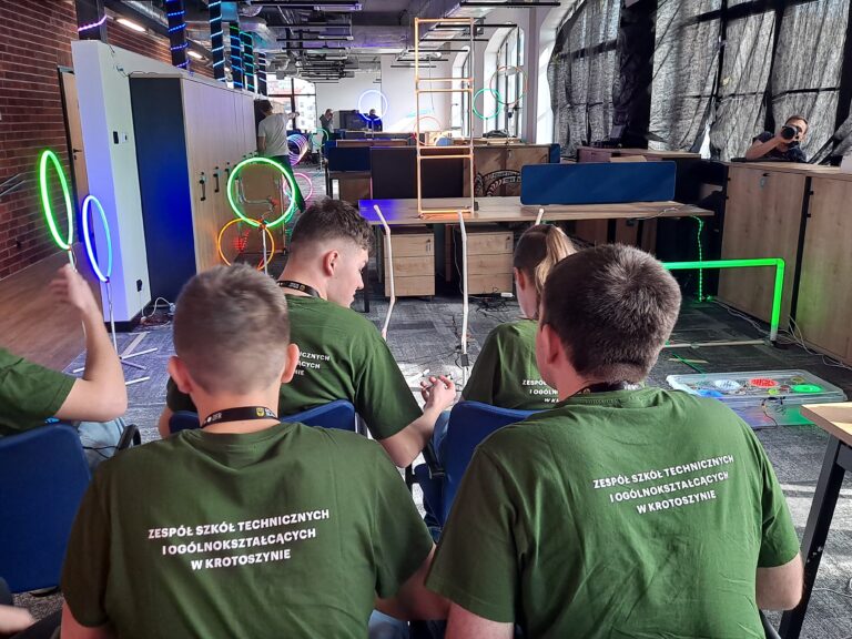 Młodzi pasjonaci nowoczesnych technologii