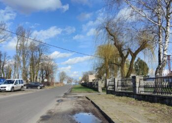 Będzie nowy chodnik przy drodze powiatowej
