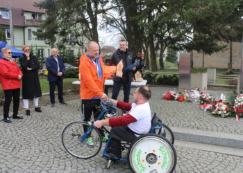 W hołdzie bohaterom