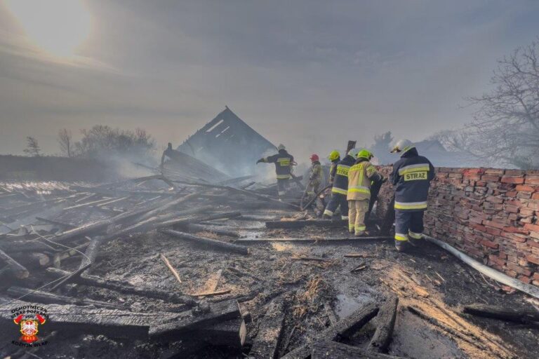 Pożar poddasza w budynku gospodarczym