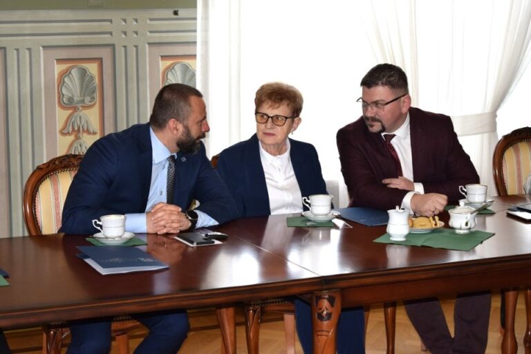 Radni otrzymali zaświadczenia