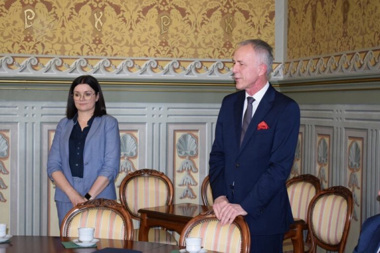 Radni otrzymali zaświadczenia