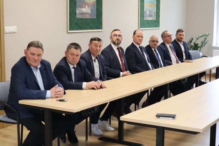 Otrzymali zaświadczenia