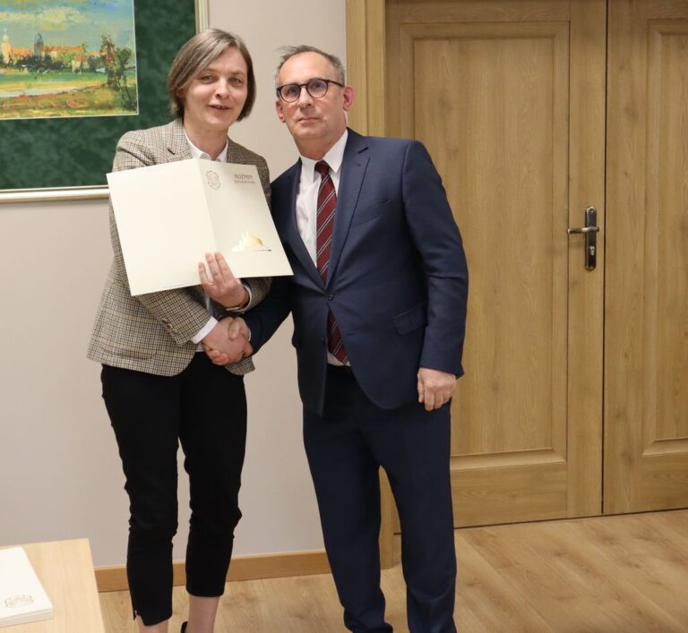Otrzymali zaświadczenia