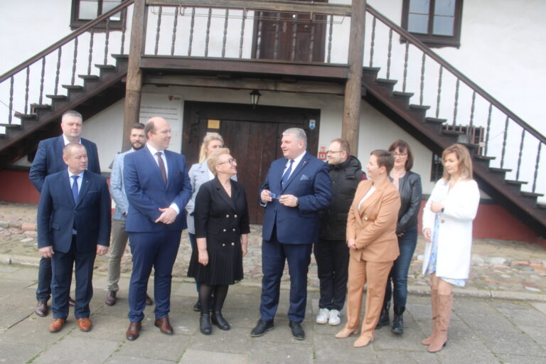 Kamil Łopuszyński powalczy o fotel burmistrza