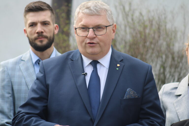 Kamil Łopuszyński powalczy o fotel burmistrza