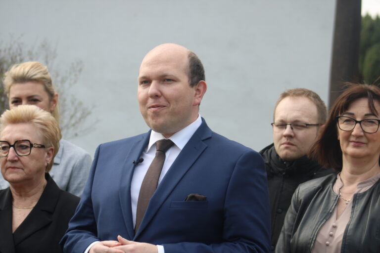 Kamil Łopuszyński powalczy o fotel burmistrza