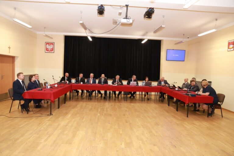 Burmistrz i Radni otrzymali zaświadczenia