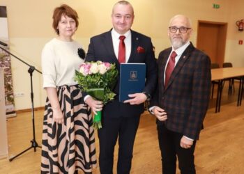 Burmistrz i Radni otrzymali zaświadczenia