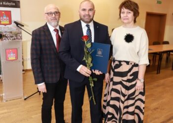 Burmistrz i Radni otrzymali zaświadczenia