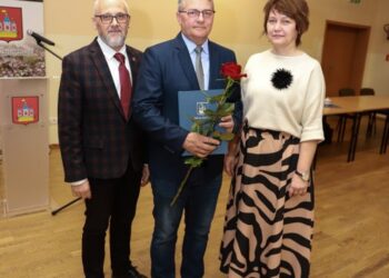 Burmistrz i Radni otrzymali zaświadczenia