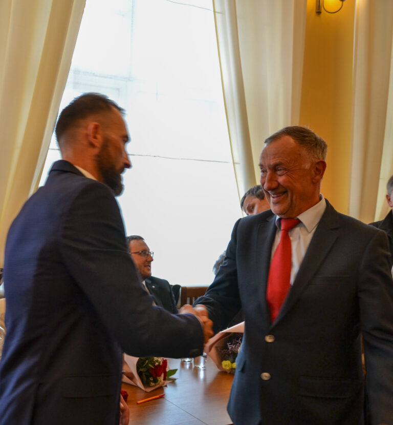 Jeśli będzie trzeba, uderzę w stół