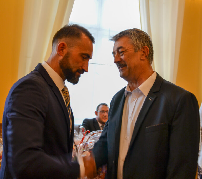 Jeśli będzie trzeba, uderzę w stół