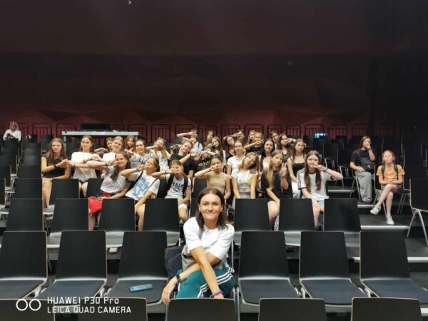 Musical z udziałem chóru Izydroki