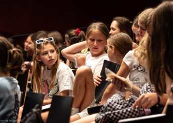 Musical z udziałem chóru Izydroki