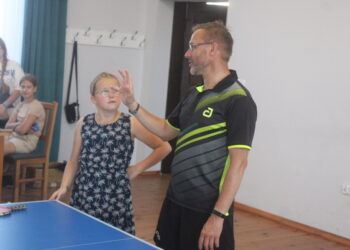 Szkolenie nowych adeptów paletek i piłeczek