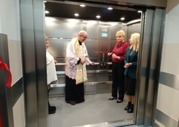 Nowoczesna winda w DPS w Krośnicach