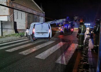 Wjechał w słup energetyczny na podwójnym gazie