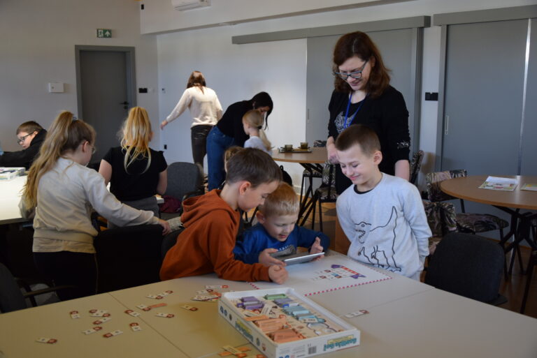 Kodowali w bibliotece