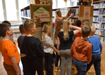 Kodowali w bibliotece