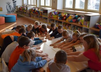 Kodowali w bibliotece