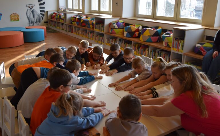Kodowali w bibliotece