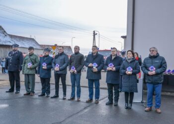 Uroczyste przywitanie nowego wozu ratowniczo-gaśniczego w Smolicach