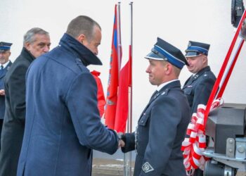 Uroczyste przywitanie nowego wozu ratowniczo-gaśniczego w Smolicach