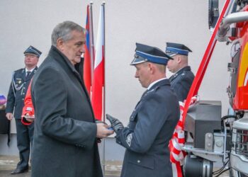 Uroczyste przywitanie nowego wozu ratowniczo-gaśniczego w Smolicach