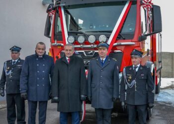 Uroczyste przywitanie nowego wozu ratowniczo-gaśniczego w Smolicach