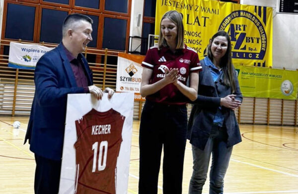 Uroczyste przekazanie koszulki