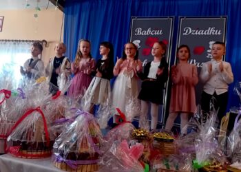 Święto babci i dziadka w Szkole Podstawowej w Zalesiu Małym