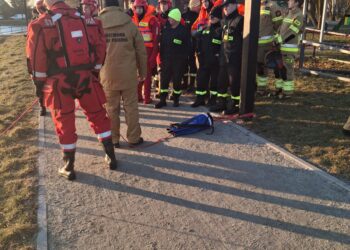 Bezpieczni na lodzie – strażacy szkolą się w ratownictwie
