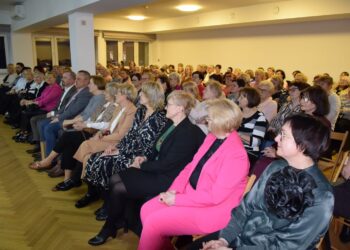 Barwy sztuki i dźwięki muzyki na Dzień Kobiet