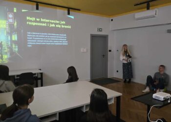 Warsztaty o hejcie i dezinformacji w krotoszyńskiej bibliotece