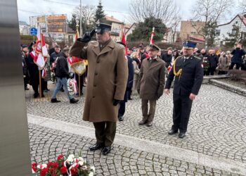 Hołd dla Żołnierzy Wyklętych na milickim skwerze