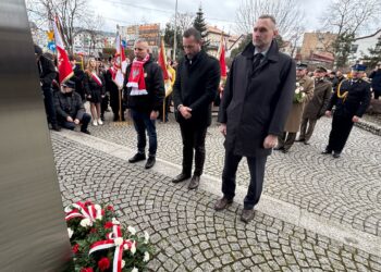 Hołd dla Żołnierzy Wyklętych na milickim skwerze
