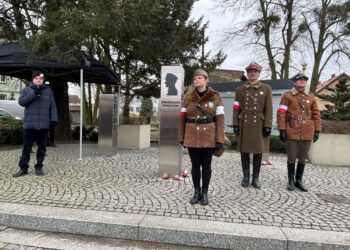 Hołd dla Żołnierzy Wyklętych na milickim skwerze
