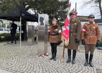 Hołd dla Żołnierzy Wyklętych na milickim skwerze