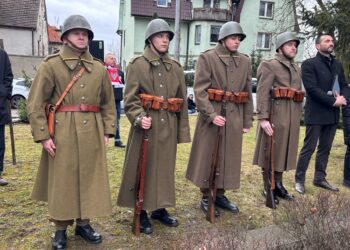Hołd dla Żołnierzy Wyklętych na milickim skwerze