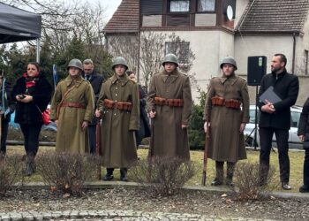 Hołd dla Żołnierzy Wyklętych na milickim skwerze