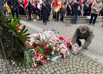 Hołd dla Żołnierzy Wyklętych na milickim skwerze