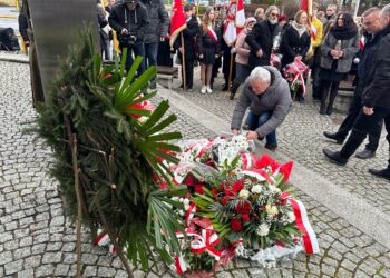 Hołd dla Żołnierzy Wyklętych na milickim skwerze