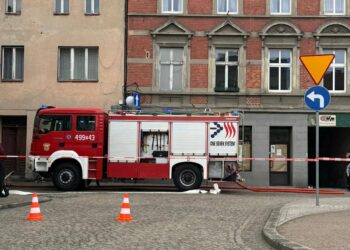Płonął budynek gospodarczy w centrum miasta